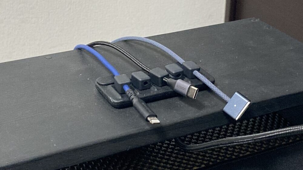 Ankerマグネット式ケーブルホルダー写真