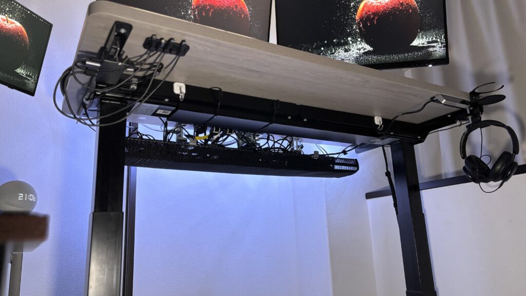 下から見たFlexiSpot:E7のデスク写真