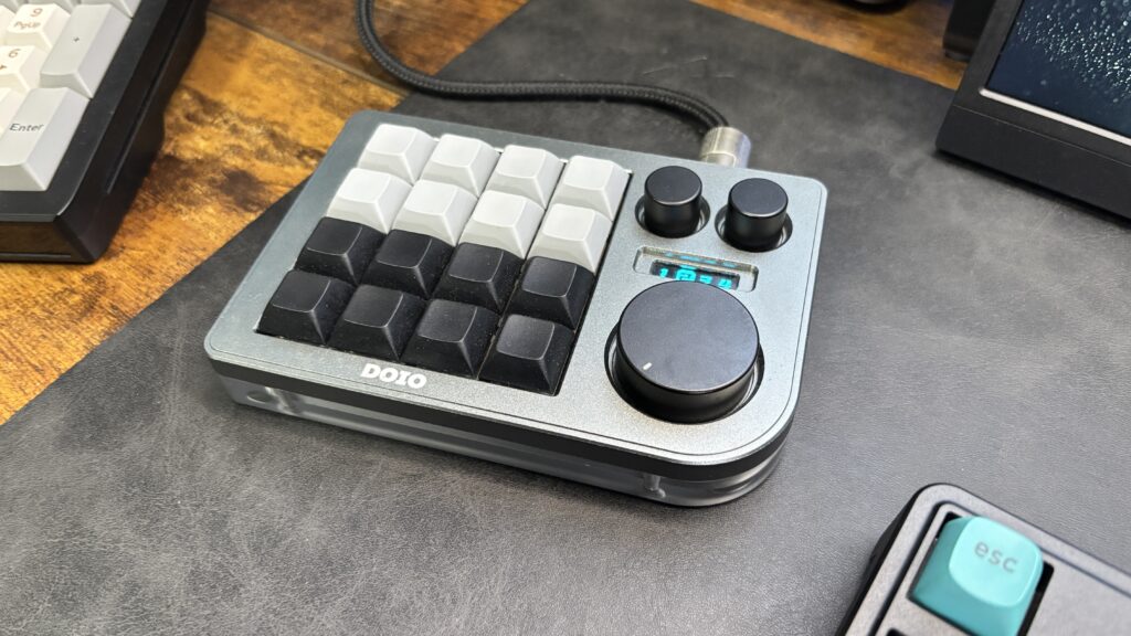 左手デバイス、DOIO KB16の写真