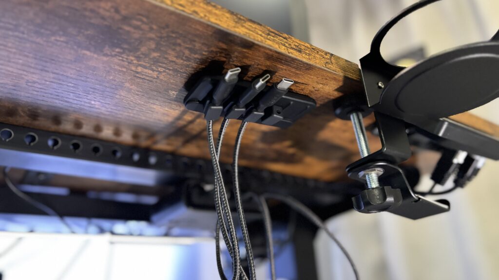 Anker Magnetic Cable Holderの写真