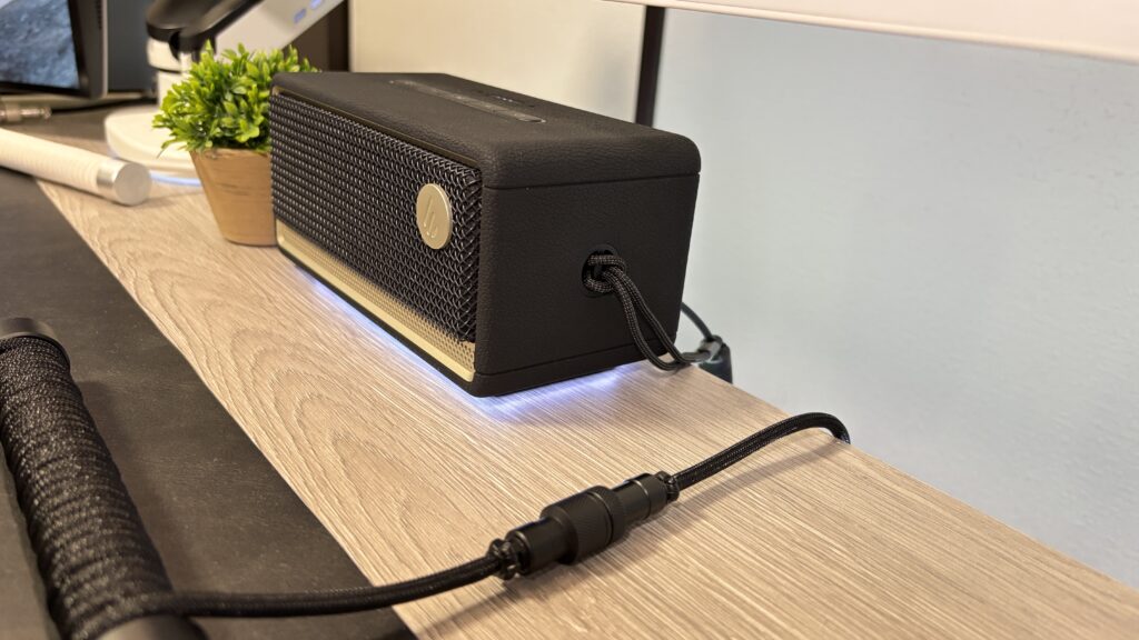 Edifier ES60のストラップ部分の写真