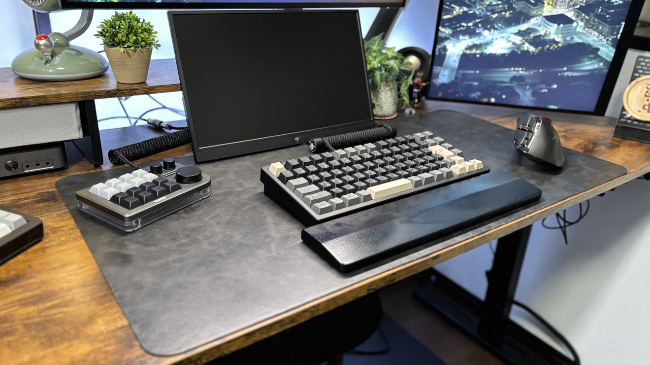YSAGi PUレザーデスクマットの写真