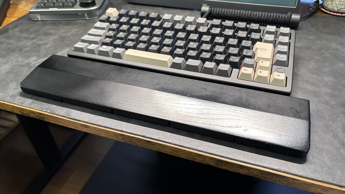 Faluber 漆塗り木製リストレスト−1