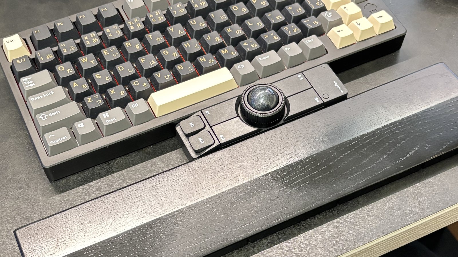 キーボード手前に置いたサイズ感