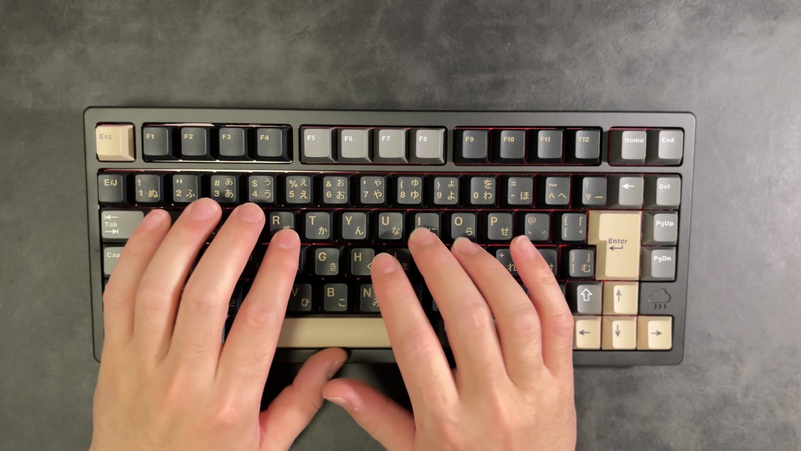 WOBKEY Rainy 75 Proでタイピングしている様子