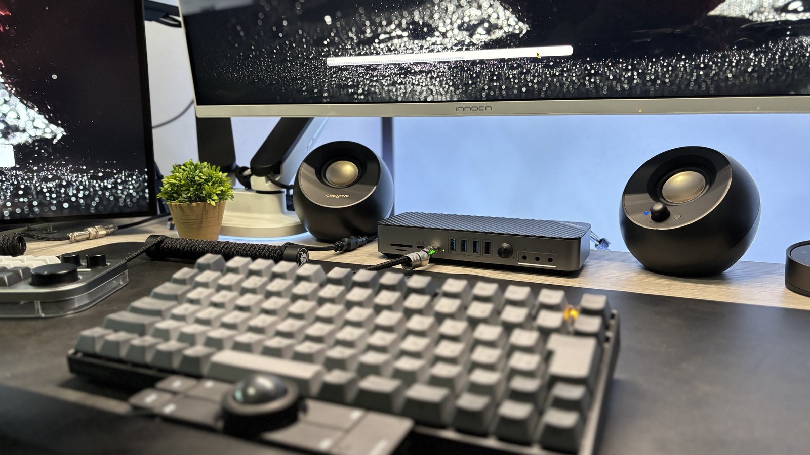 REALFORCE RC1に手を添えているだけの状態