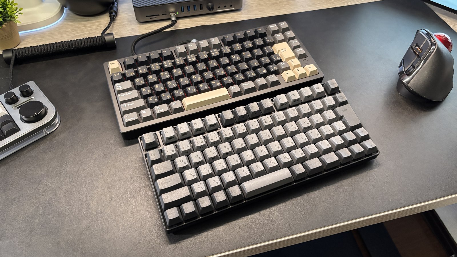 REALFORCE RC1とWOBKEY Rainy 75を並べた比較